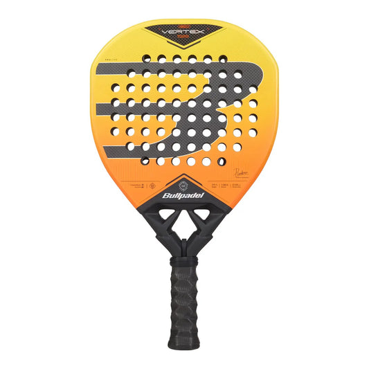 Bullpadel Vertex 05 GEO 2027 Pablo Cardona + Tarro de Pelotas + Grip