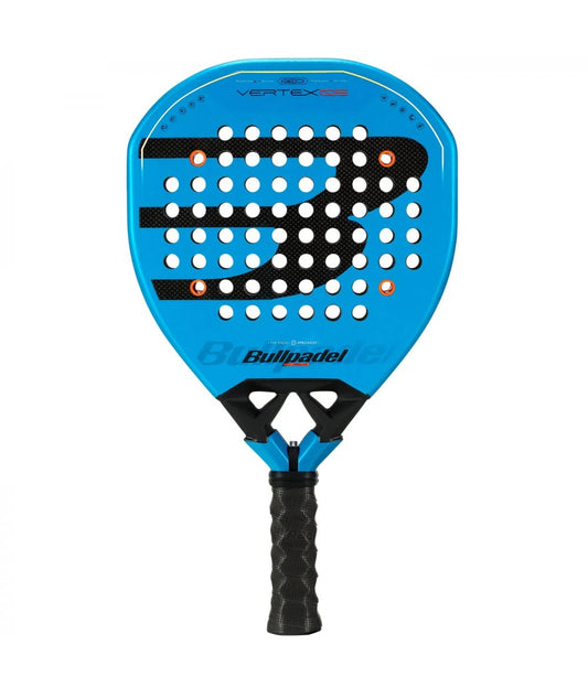 Bullpadel Vertex 05 GEO 2026 by Pablo Cardona + Tarro de Pelotas + Grip