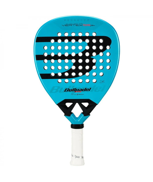 Bullpadel Vertex 05 Woman 2026 by Delfi Brea + Tarro de Pelotas + Grip
